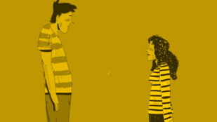 Czarno-żółty kadr z animacji. Wysoki chłopak i niska dziewczyna stoją naprzeciwko siebie i patrzą sobie w oczy.